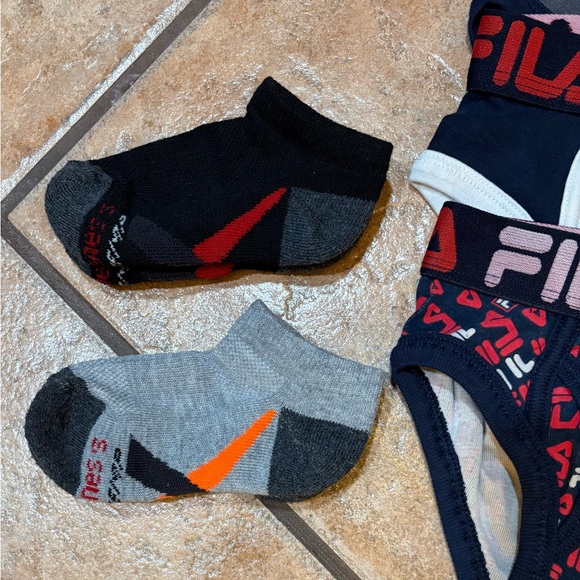 Toddler Boys Size 3T and 4T Lot of 25+ Vans High Tops and More Shoes, Hats, Etc - Picture 16 of 16